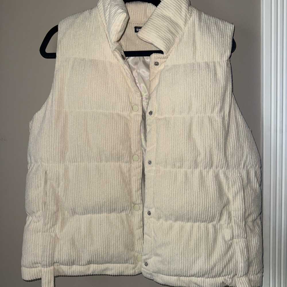 SHEIN Ivory Quilted Vest